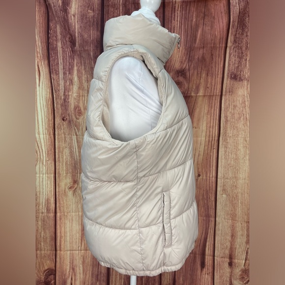 Old navy very light nude pink puffer Vest Women’s size M - Picture 5 of 16